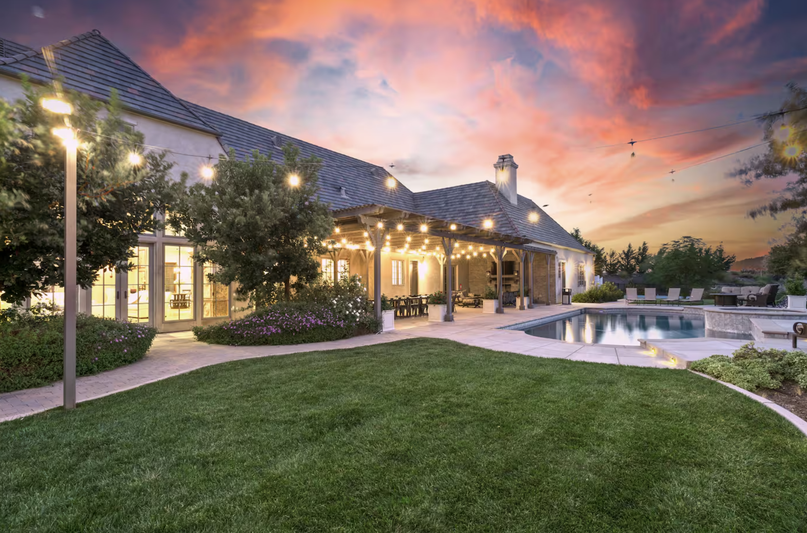 Traditional Venue vs. Estate‑Style Wedding: The Pros, Cons & Hidden Costs