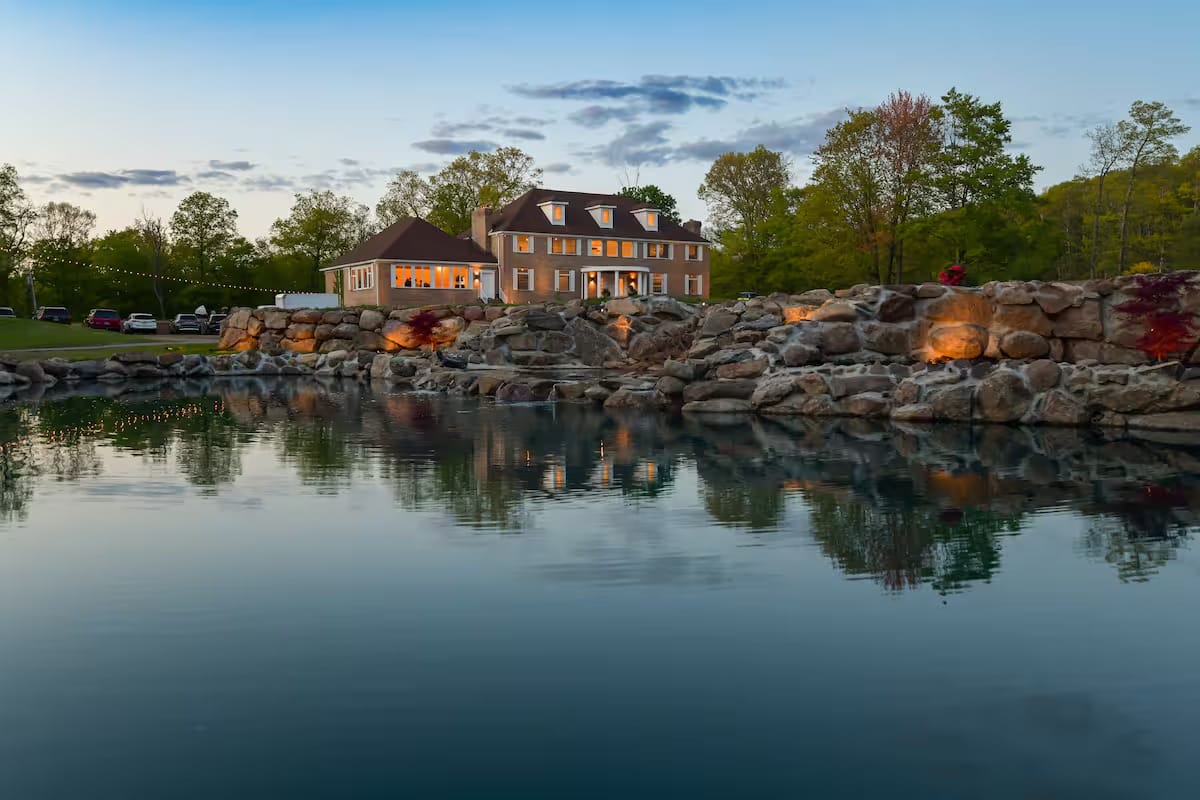 Featured image for West Milford, NJ Wedding Estate – Sleeps 24, Pool, Hot Tub & Indoor Pickleball, Short Distance from NYC