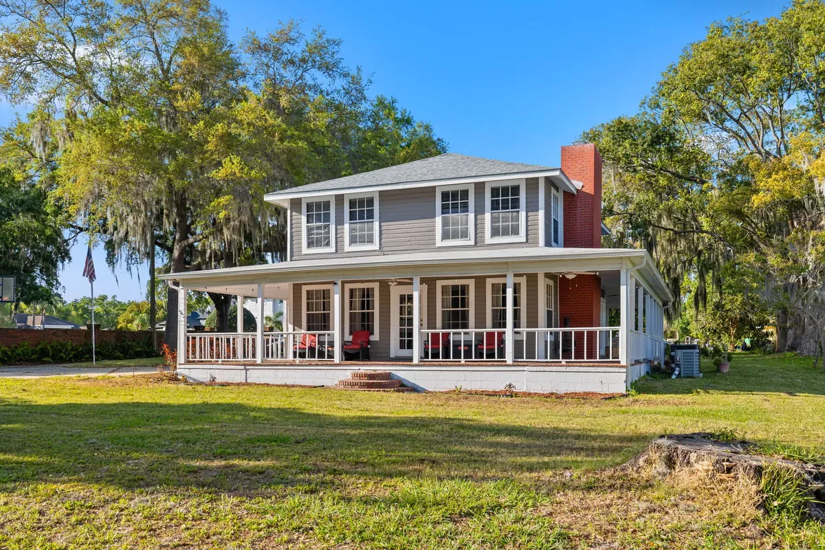 Lakeside Retreat Tampa: Wraparound Porch Wedding Venue